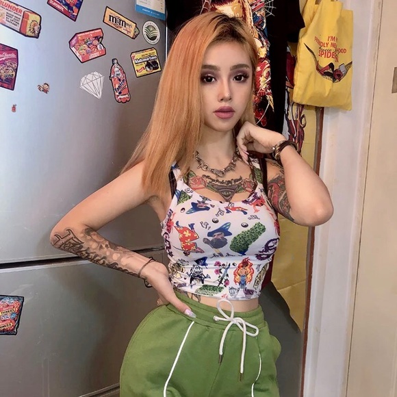 White trippy print cami crop top 🐲🔥🐅🦚🗡 - Picture 4 of 16